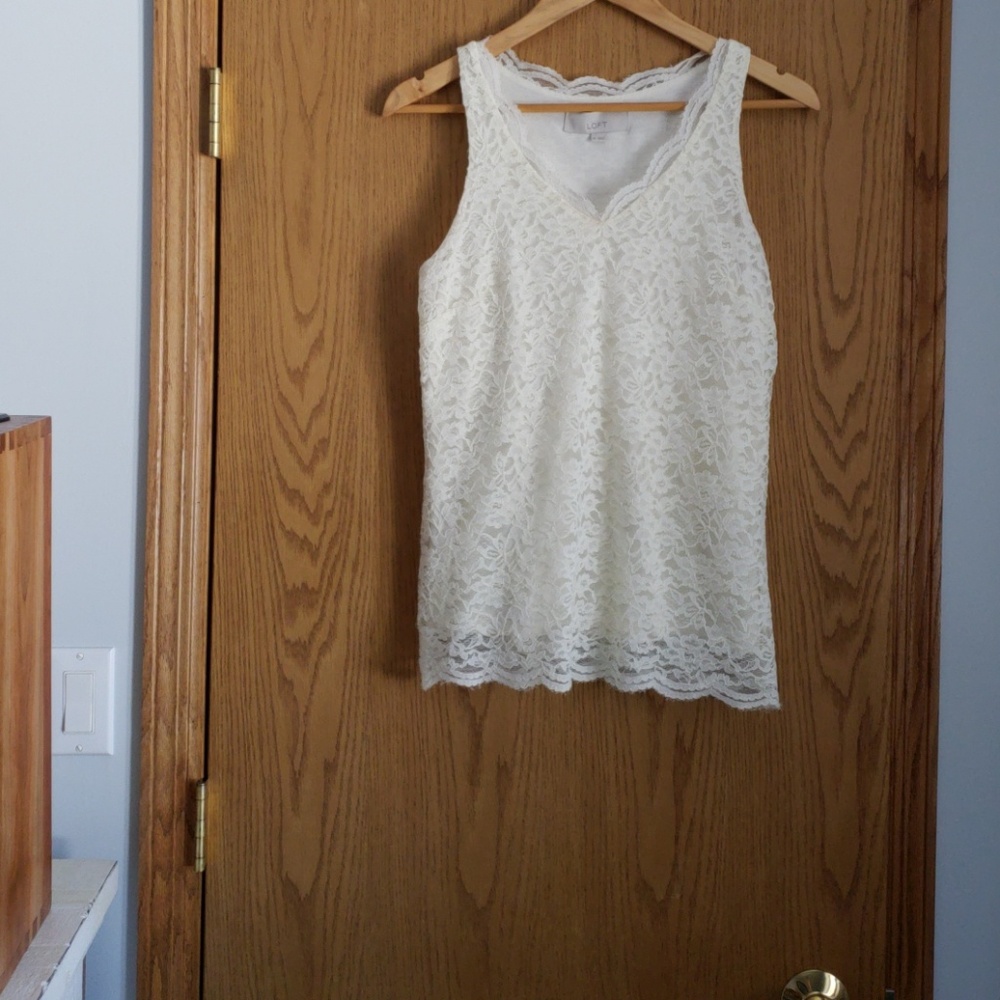 Beautiful lace sleeveless blouse.